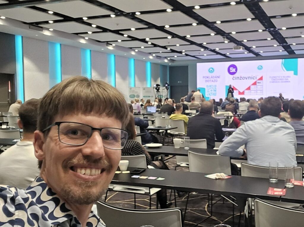 Co dělá pronajímatel na konferenci pro 1000 makléřů?